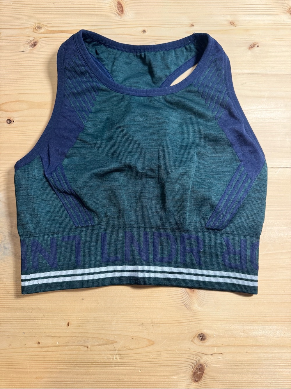 LNDR Women’s High Neck Seamless Sports Bra in Green and Navy